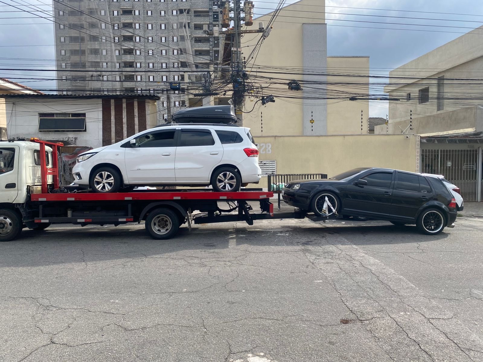 Guincho 24h resgatando SUV em São Paulo - Rede Guincho WLJ